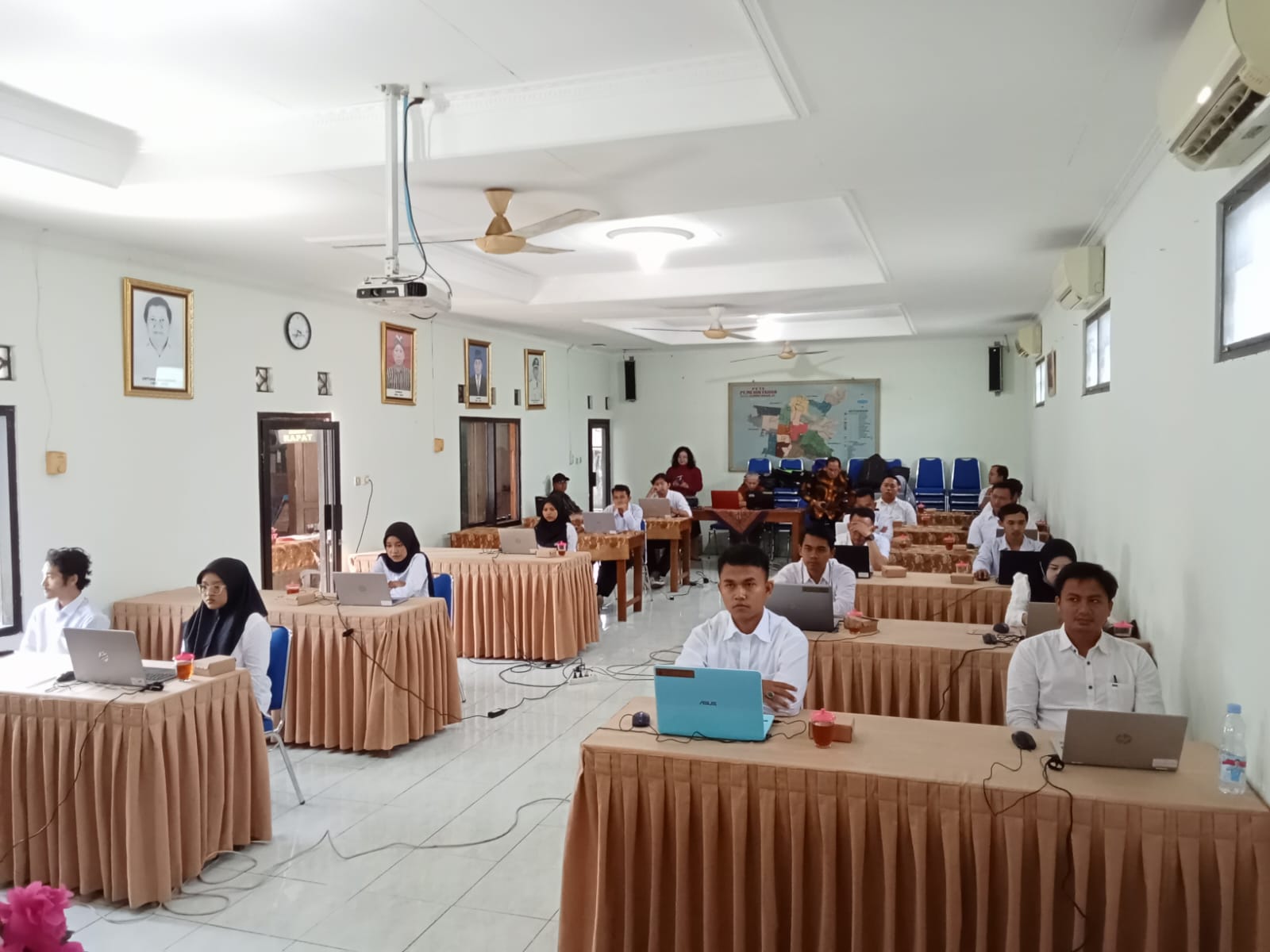 PANITIA LAKSANAKAN PENGISIAN STAFF PAMONG