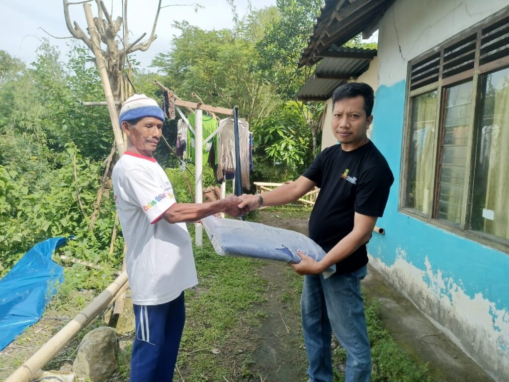 Pemerintah Kalurahan Sumberharjo Serahkan Bantuan Dampak Tanah Longsor