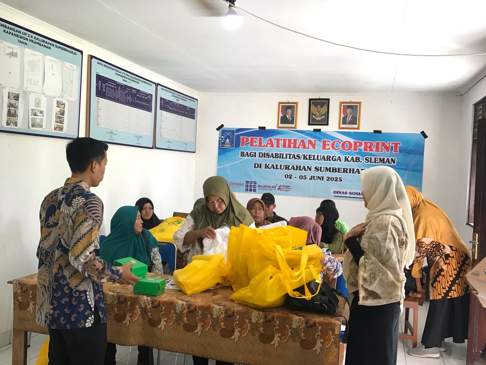PELATIHAN MEMBATIK BAGI DISABILITAS