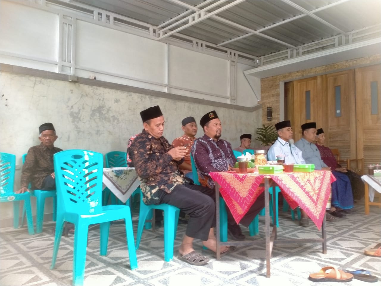 SANTUNAN DAN PENGAJIAN DI PADUKUHAN KLERO
