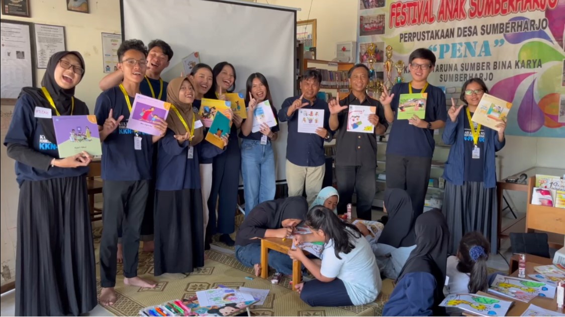 BERMAIN DAN BELAJAR BERSAMA KKN UGM