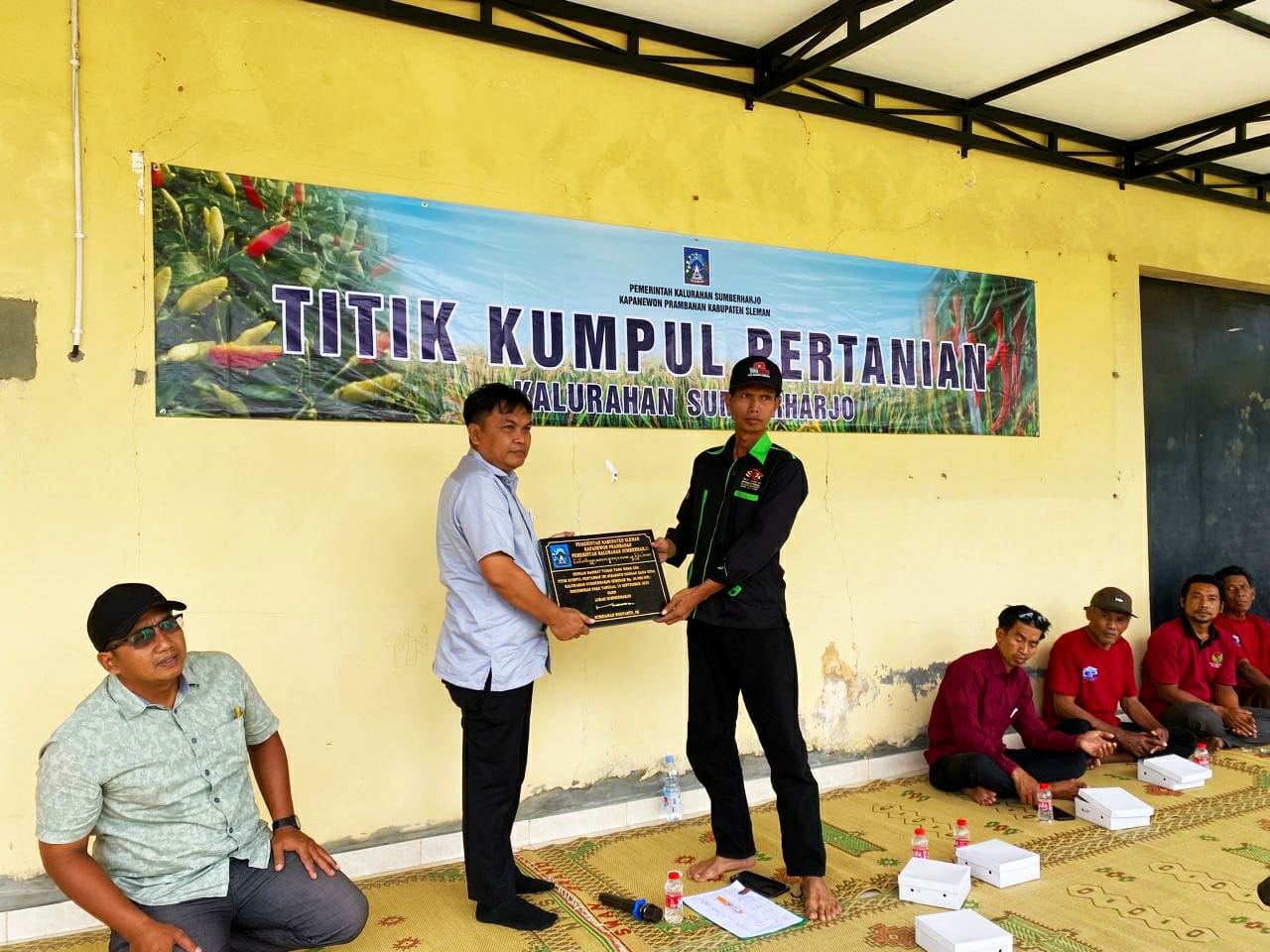LURAH RESMIKAN TITIK KUMPUL PERTANIAN