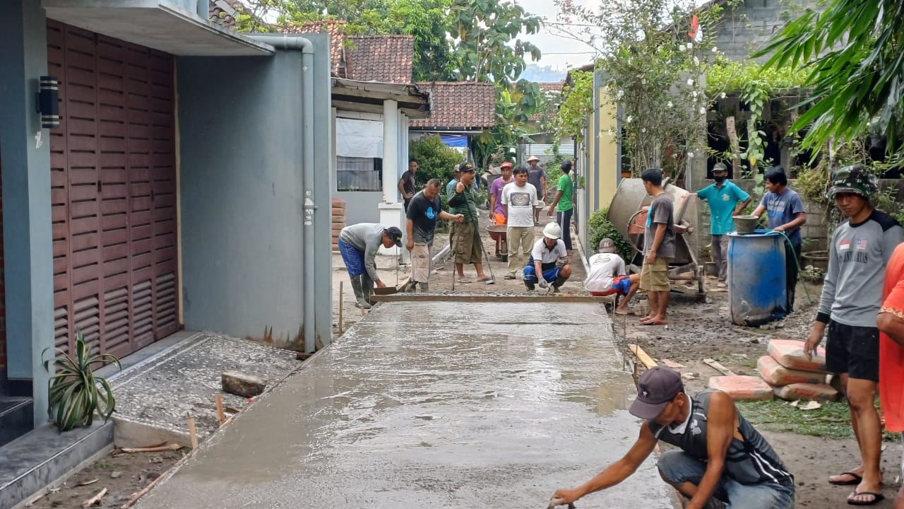 PEMBANGUNAN RABAT BETON DI PADUKUHAN DALEMAN