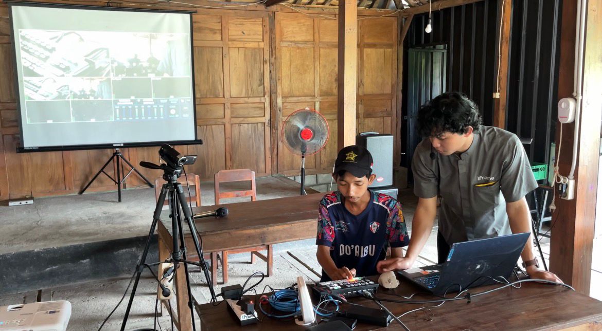 PELATIHAN LIVE STREAMING BAGI UMKM