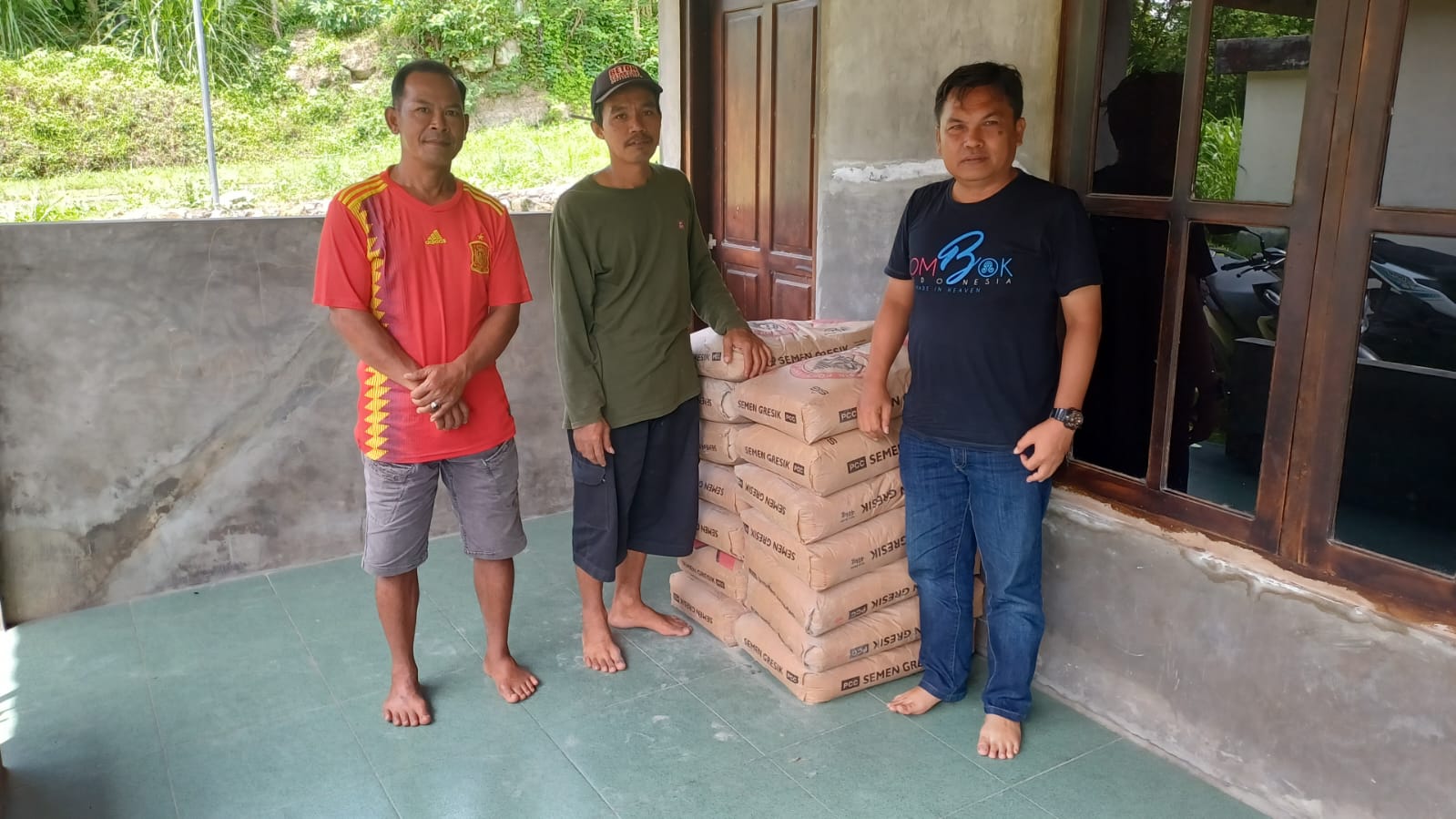 BANTUAN MATERIAL UNTUK MUSHOLLA BULUSARI