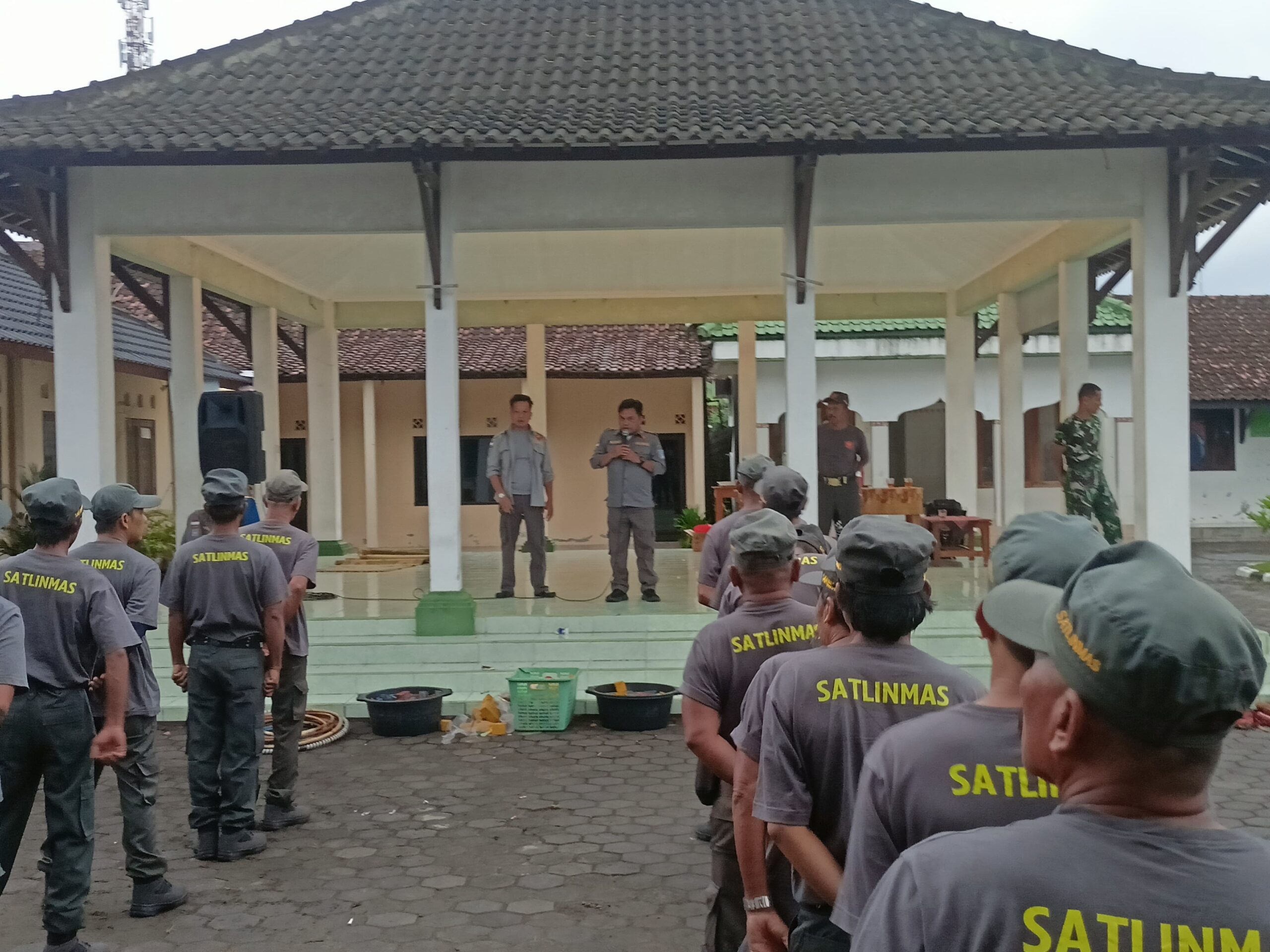 SATLINMAS LAKSANAKAN GIAT PAGI