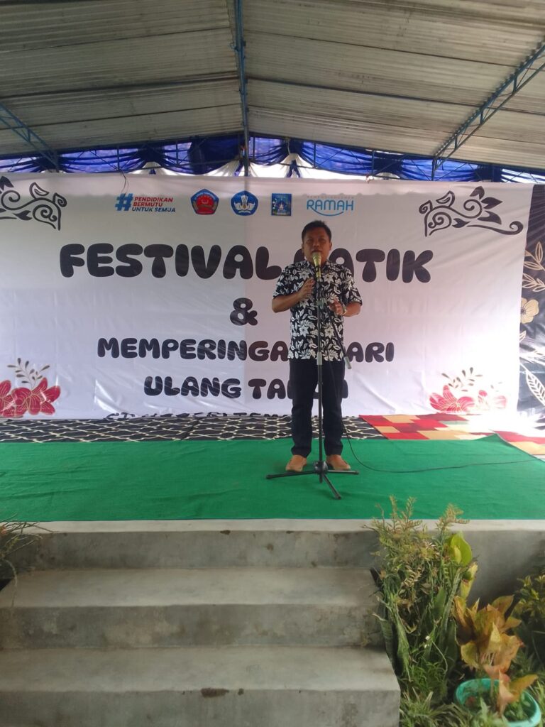 LURAH HADIRI FESTIVAL BATIK DI SD TEMPURSARI
