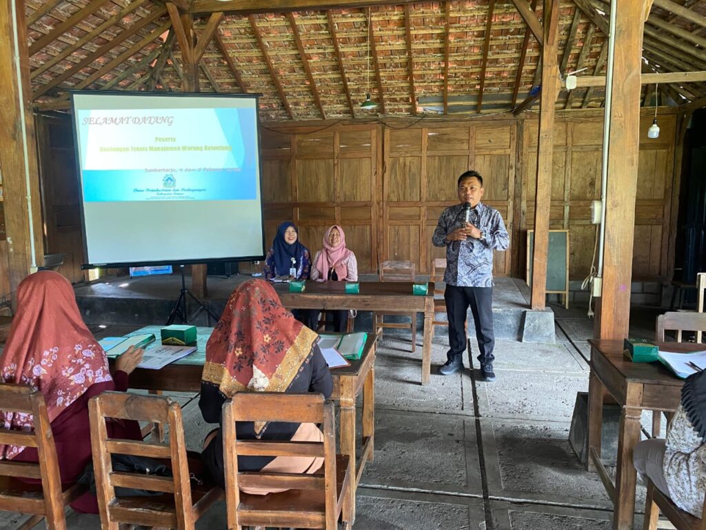 PELATIHAN PENGELOLAAN WARUNG KELONTONG BAGI PELAKU UMKM