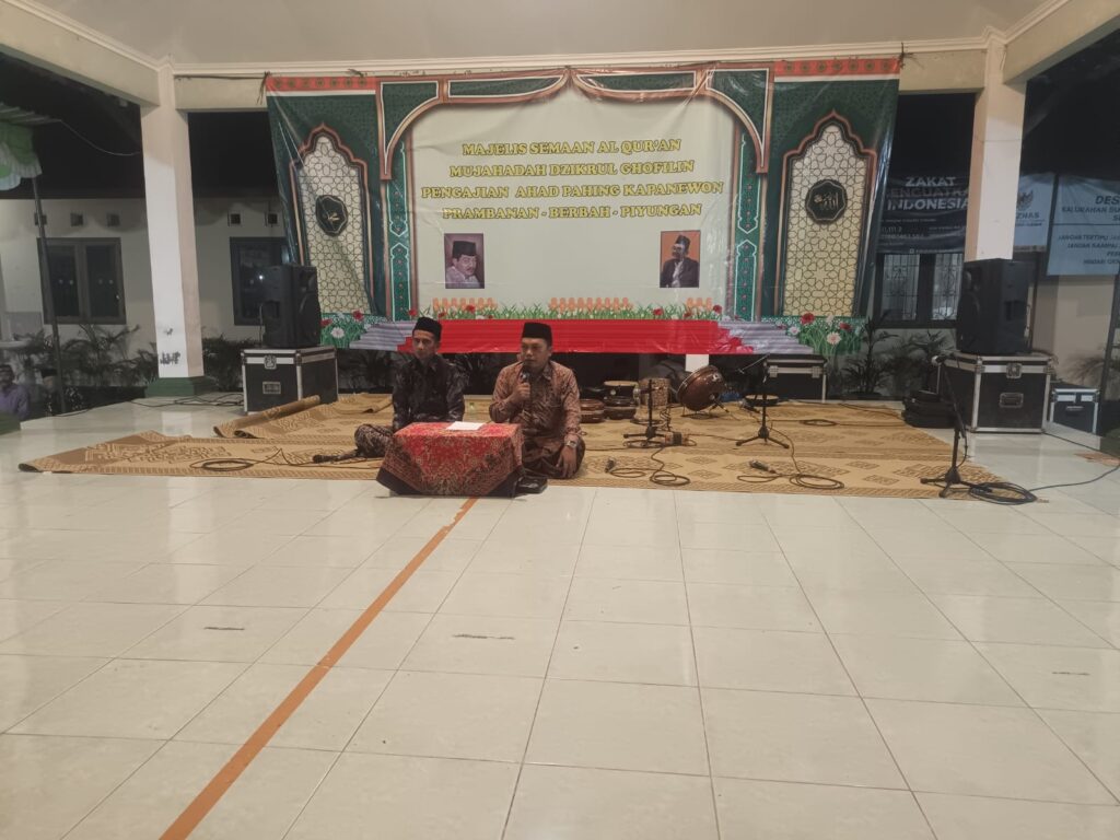 PENGAJIAN DAN MUJAHADAH DZIKRUL GHOFILIN DI KANTOR KALURAHAN SUMBERHARJO