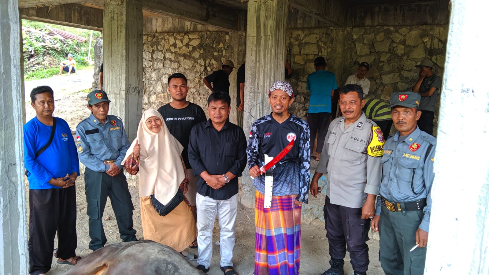 RANDUJOKO TERIMA BANTUAN KURBAN