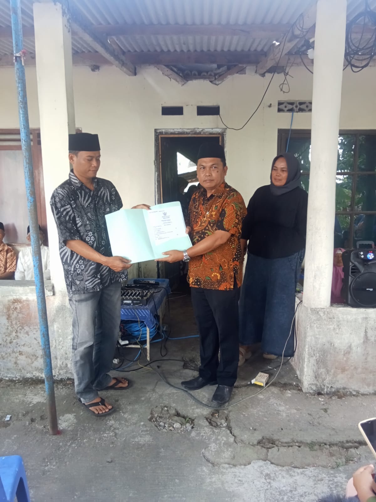 PENYERAHAN AKTA KEMATIAN DI PADUKUHAN SAWO