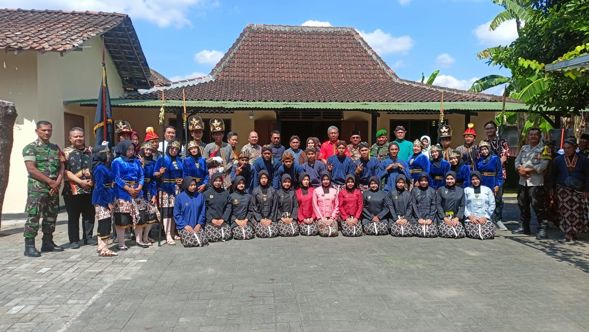 SUMBER BUDAYA GELAR JAMASAN PUSAKA
