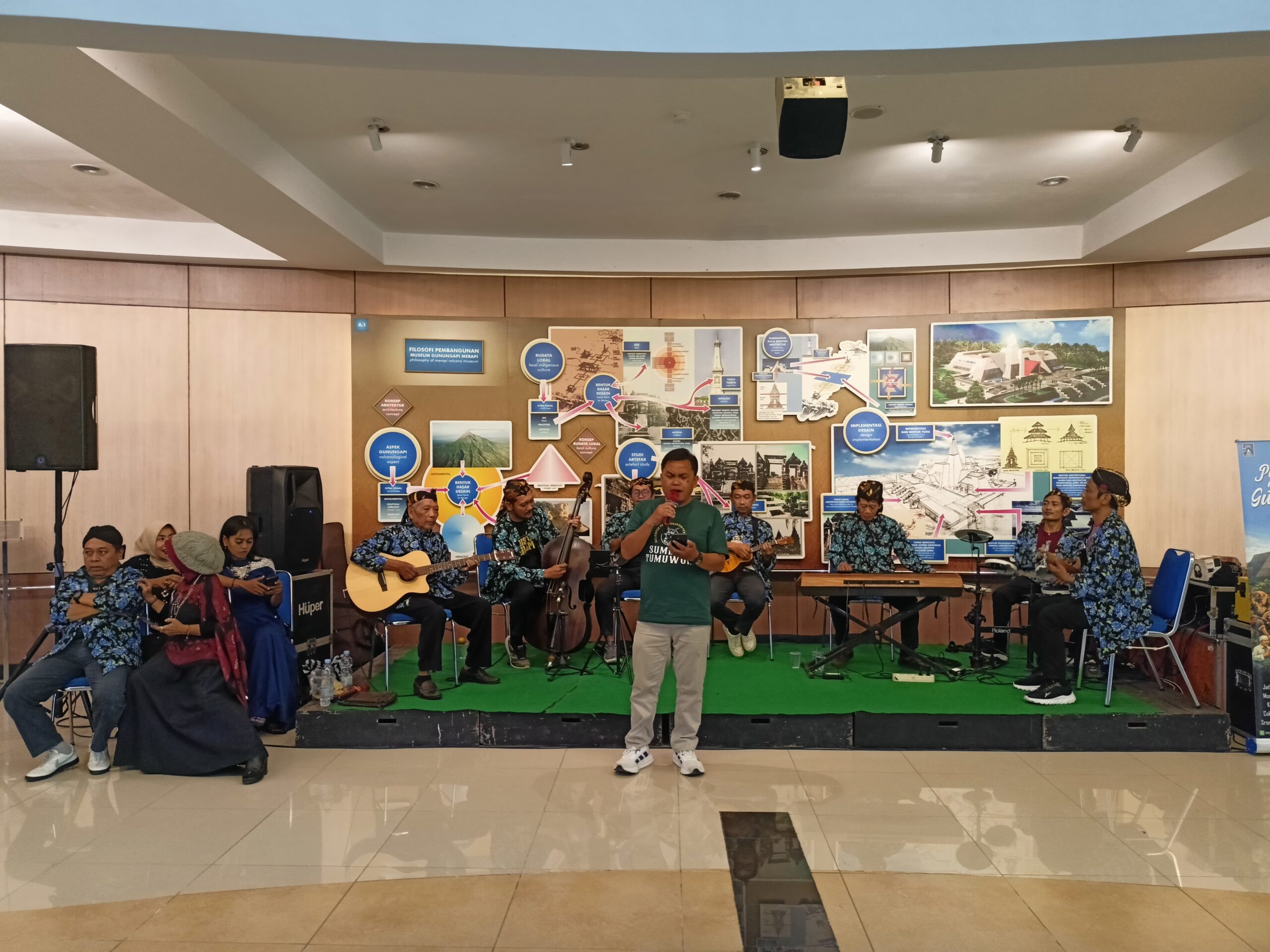 ORKES KERONCONG SUMBER SUMUNAR TAMPIL DI MUSEUM GUNUNG API MERAPI