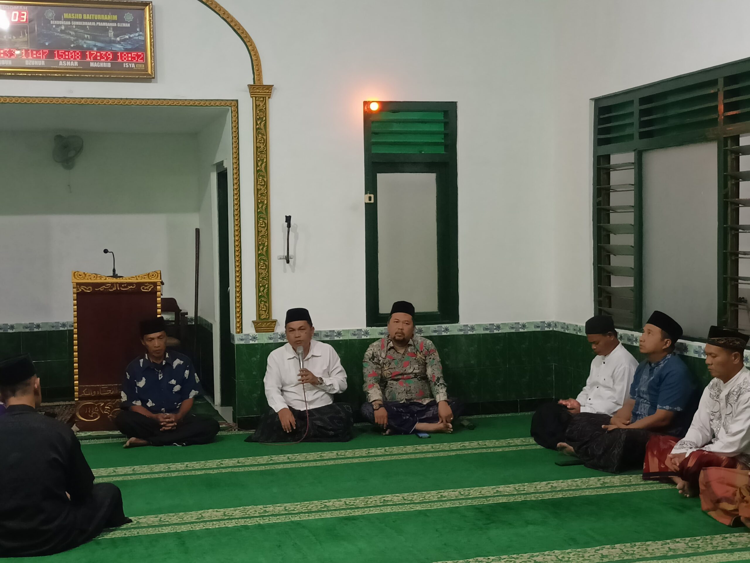 JAMAAH SUBUH DI MASJID BAITURRAHIM PADUKUHAN BENDUNGAN