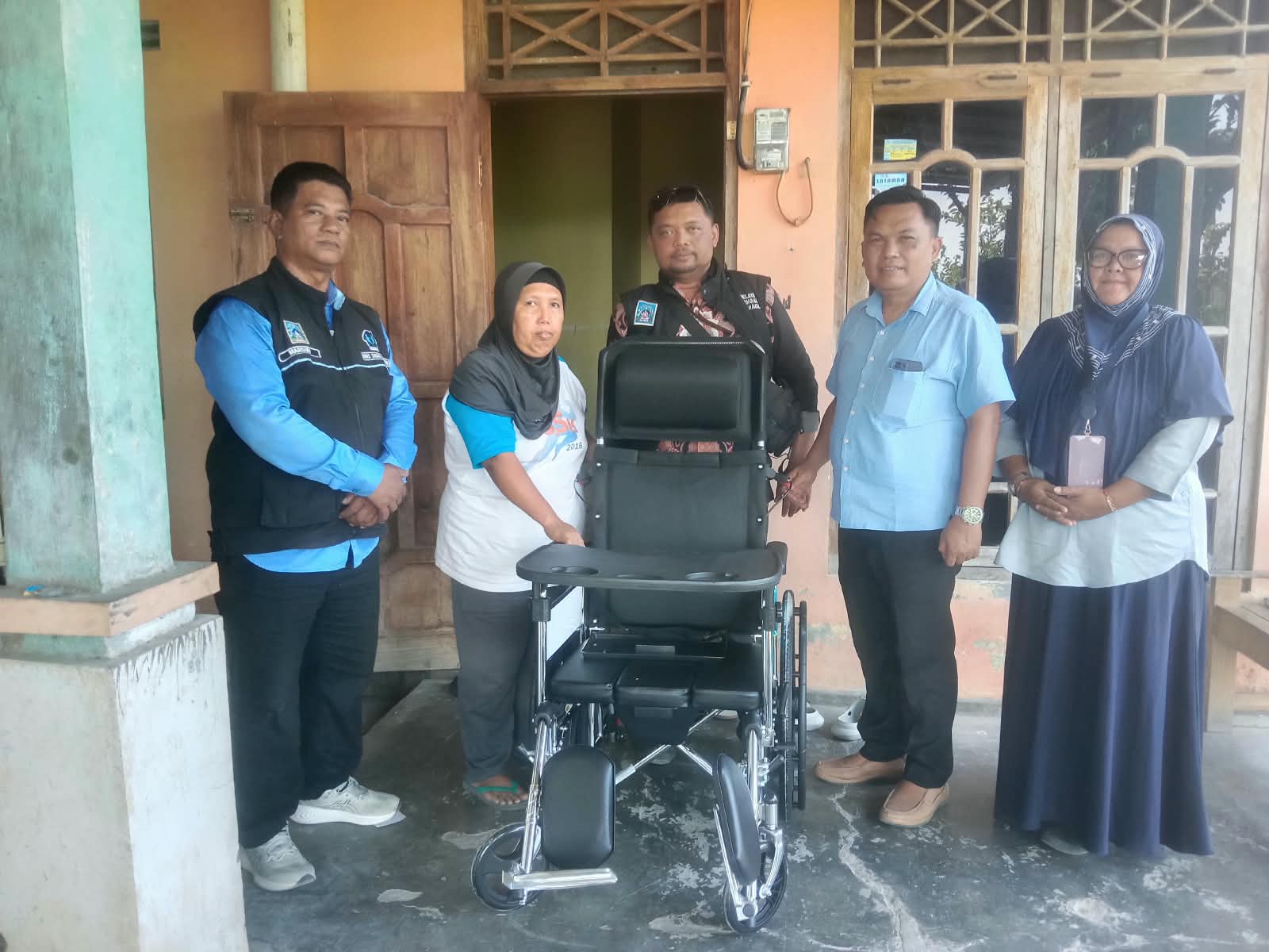 DINAS SOSIAL BANTU KURSI RODA