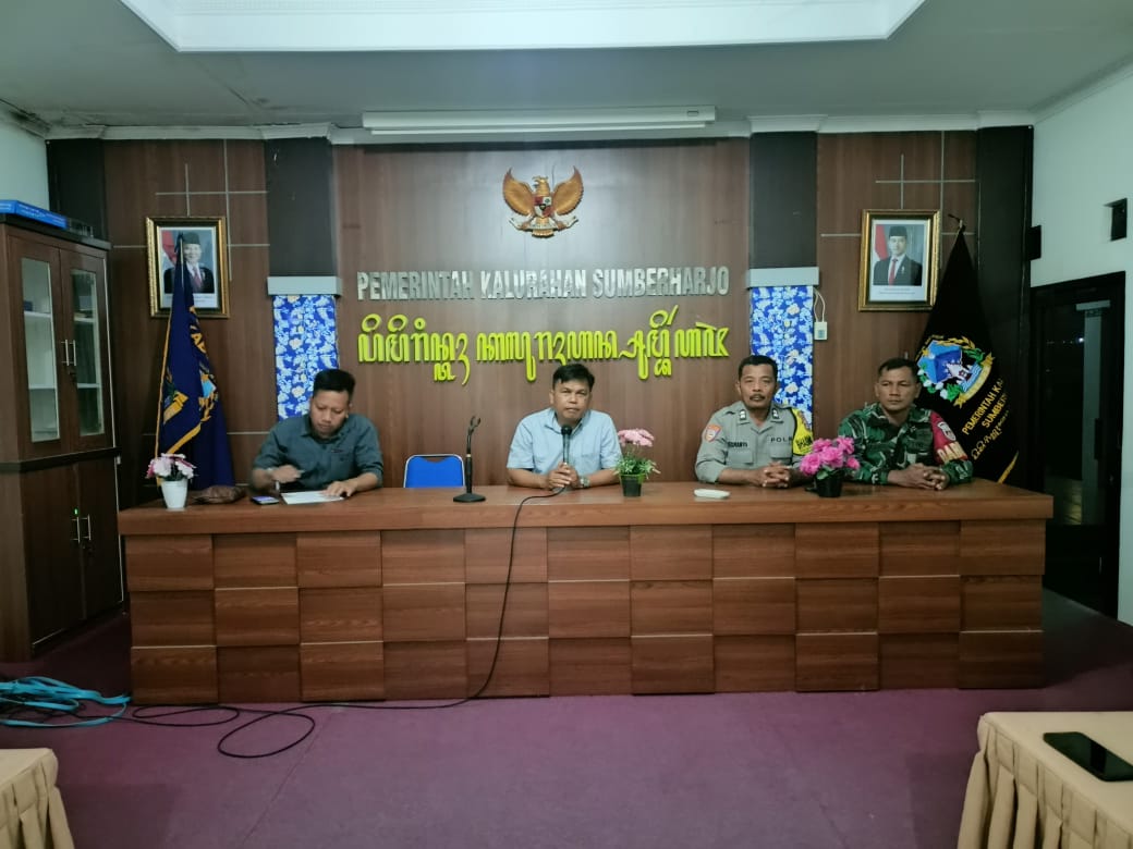 LURAH KUMPULKAN JAGA WARGA SE- KALURAHAN